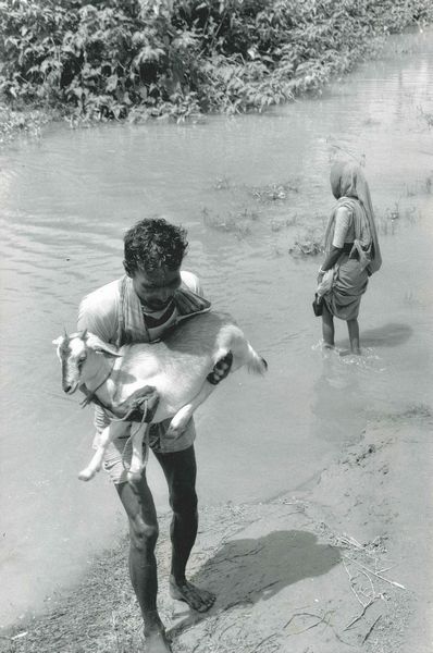 Chris Steele Perkins : Bangladesh, the bridge was washed away by the floods last year  - Asta Fotografia - Associazione Nazionale - Case d'Asta italiane