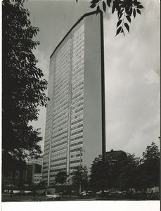 Dino Sala - Veduta del Centro Pirelli da piazza Duca d'Aosta