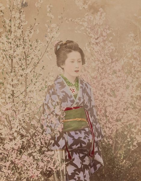 Kazumasa Ogawa, Attribuito a : Senza titolo (Geisha e fiori di ciliegio)  - Asta Fotografia - Associazione Nazionale - Case d'Asta italiane