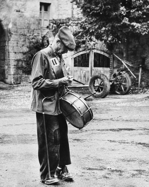 Jean Ribiére : Le crieur public  Saint Come  - Asta Fotografia - Associazione Nazionale - Case d'Asta italiane