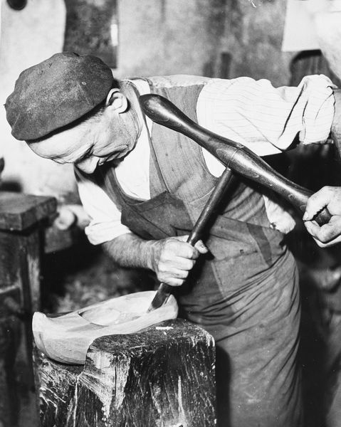 Jean Ribiére : Le sabotier  Coussac-Bonneval  - Asta Fotografia - Associazione Nazionale - Case d'Asta italiane