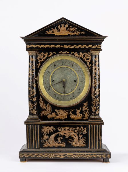 Orologio viennese con cassa in legno e decorazione orientaleggiante. Fine del XIX secolo.  - Asta Arredi  - Associazione Nazionale - Case d'Asta italiane