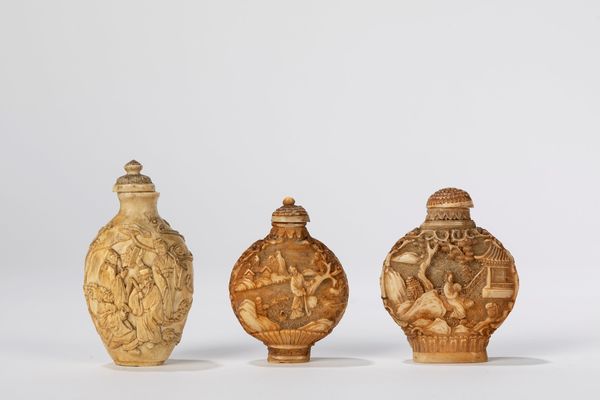 ☼Lotto composto da tre snuff bottles in avorio. Cina, inizio secolo XX  - Asta Incanti d'Asia - Associazione Nazionale - Case d'Asta italiane