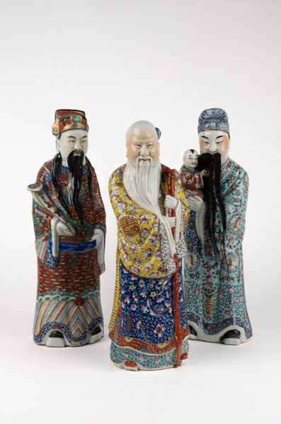 Tre sculture in porcellana raffiguranti saggi. Cina, periodo della Repubblica (1912-1949)  - Asta Incanti d'Asia - Associazione Nazionale - Case d'Asta italiane