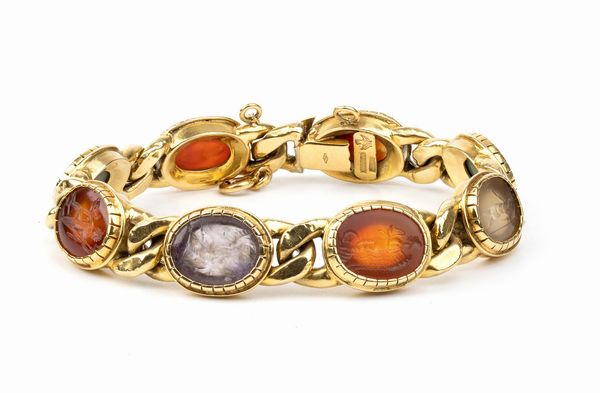 MOLAYEM: Bracciale in oro e pietre incise  - Asta Gioielli, orologi, argenti e penne - Associazione Nazionale - Case d'Asta italiane