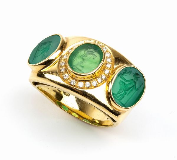 Anello in stile archeologico in oro con diamanti e paste vitree verdi  - Asta Gioielli, orologi, argenti e penne - Associazione Nazionale - Case d'Asta italiane