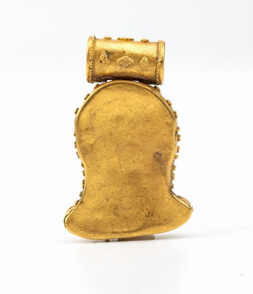 Pendente in oro in stile archeologico raffigurante una maschera  - Asta Gioielli, orologi, argenti e penne - Associazione Nazionale - Case d'Asta italiane