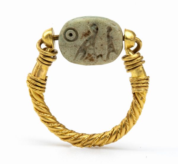 Anello in stile archeologico in oro  - Asta Gioielli, orologi, argenti e penne - Associazione Nazionale - Case d'Asta italiane