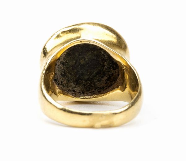 Anello in oro con moneta  - Asta Gioielli, orologi, argenti e penne - Associazione Nazionale - Case d'Asta italiane