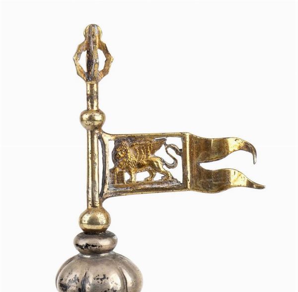 Particolare candelabro italiano in argento - 1820 circa, Venezia (?)  - Asta Gioielli, orologi, argenti e penne - Associazione Nazionale - Case d'Asta italiane