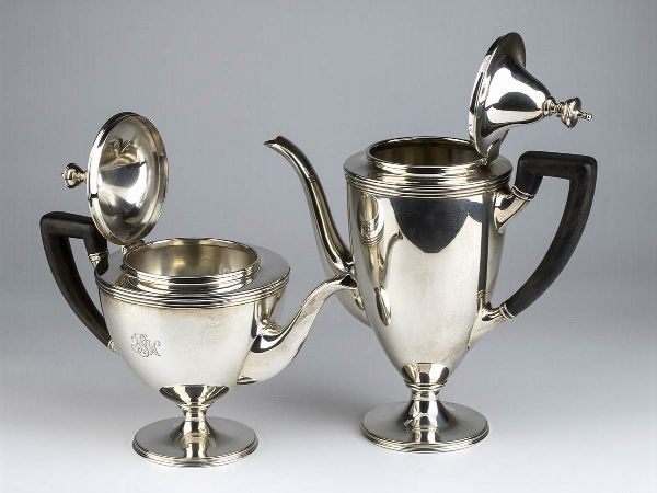 Servizio da tè e caffe in argento - 1907-1947, argentiere TIFFANY & Co.  - Asta Gioielli, orologi, argenti e penne - Associazione Nazionale - Case d'Asta italiane