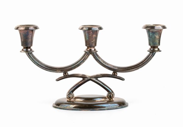 Candelabro tedesco in argento - Lerchenstraße, inizio XX secolo, argentieri BRUCKMANN & SÖHNE  - Asta Gioielli, orologi, argenti e penne - Associazione Nazionale - Case d'Asta italiane