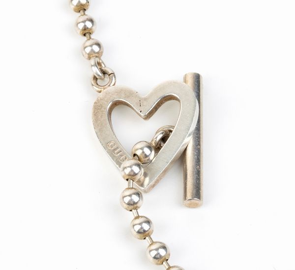 GUCCI toggle heart:  girocollo in argento con motivo di cuore  - Asta Gioielli, orologi, argenti e penne - Associazione Nazionale - Case d'Asta italiane