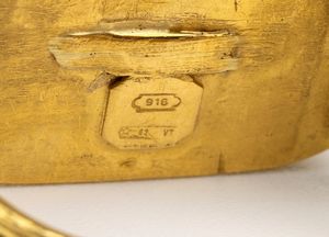 Anello in oro giallo in stile archeologico con paste vitree verdi  - Asta Gioielli, orologi, argenti e penne - Associazione Nazionale - Case d'Asta italiane