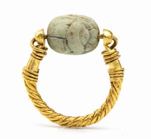 Anello in stile archeologico in oro  - Asta Gioielli, orologi, argenti e penne - Associazione Nazionale - Case d'Asta italiane