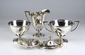 Servizio da tè e caffe in argento - 1907-1947, argentiere TIFFANY & Co.  - Asta Gioielli, orologi, argenti e penne - Associazione Nazionale - Case d'Asta italiane