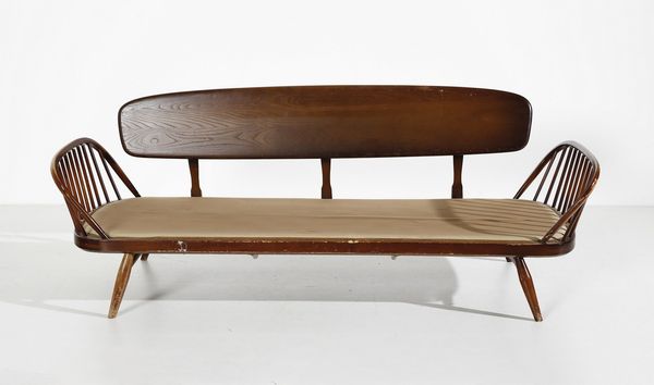 ERCOLANI LUCIAN RANDOLPH (1988 - 1976) : Divano mod. Studio Couch per Ercol  - Asta Asta 420 | DESIGN E ARTI DECORATIVE DEL NOVECENTO Online - Associazione Nazionale - Case d'Asta italiane