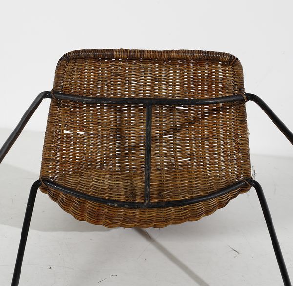 LEGLER GIAN FRANCO  (n. 1922) : Lotto composto da tre sedie mod. Basket e un tavolino per Bonacina  - Asta Asta 420 | DESIGN E ARTI DECORATIVE DEL NOVECENTO Online - Associazione Nazionale - Case d'Asta italiane