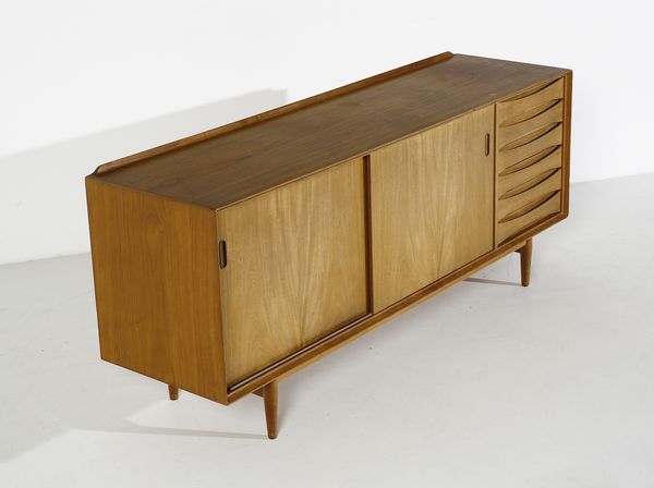 VODDER ARNE  (1926 - 2009) : Credenza ad ante scorrevoli e cassetti  - Asta Asta 420 | DESIGN E ARTI DECORATIVE DEL NOVECENTO Online - Associazione Nazionale - Case d'Asta italiane