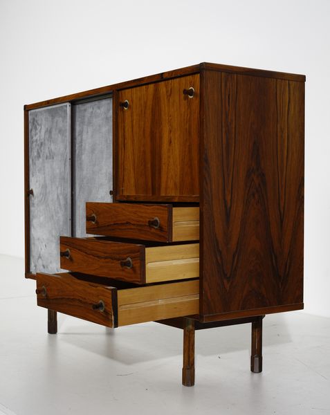 COSLIN GEROGE : Credenza per 3V Arredamenti Padova  - Asta Asta 420 | DESIGN E ARTI DECORATIVE DEL NOVECENTO Online - Associazione Nazionale - Case d'Asta italiane