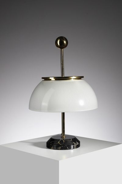 MAZZA SERGIO (n. 1931) : Lampada da tavolo mod. Alfa per Artemide  - Asta Asta 420 | DESIGN E ARTI DECORATIVE DEL NOVECENTO Online - Associazione Nazionale - Case d'Asta italiane