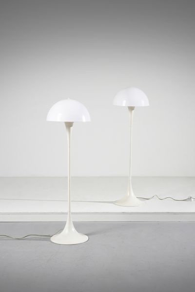 PANTON VERNER (1926 - 1998) : Coppia di lampade da terra mod. Panthella per Louis Poulsen  - Asta Asta 420 | DESIGN E ARTI DECORATIVE DEL NOVECENTO Online - Associazione Nazionale - Case d'Asta italiane