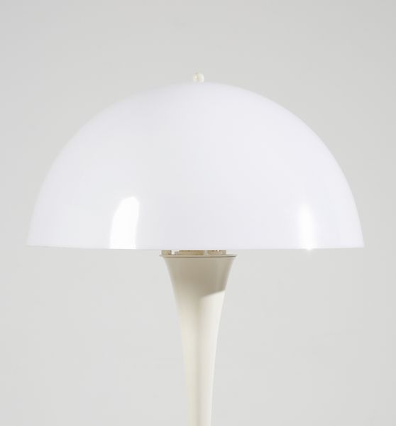 PANTON VERNER (1926 - 1998) : Coppia di lampade da terra mod. Panthella per Louis Poulsen  - Asta Asta 420 | DESIGN E ARTI DECORATIVE DEL NOVECENTO Online - Associazione Nazionale - Case d'Asta italiane