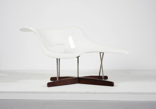 EAMES CHARLES (1907-1978) & RAY (1912-1988) : Chaise longue mod. La Chaise per Vitra  - Asta Asta 420 | DESIGN E ARTI DECORATIVE DEL NOVECENTO Online - Associazione Nazionale - Case d'Asta italiane