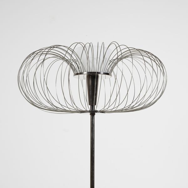 LAZZERONI ROBERTO (n. 1950) : Coppia di lampade da terra mod. Steel Flower  - Asta Asta 420 | DESIGN E ARTI DECORATIVE DEL NOVECENTO Online - Associazione Nazionale - Case d'Asta italiane