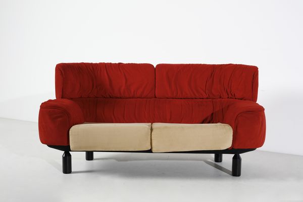 FRATTINI GIANFRANCO (1926 - 2004) : Divano a due posti mod. Bull per Cassina  - Asta Asta 420 | DESIGN E ARTI DECORATIVE DEL NOVECENTO Online - Associazione Nazionale - Case d'Asta italiane