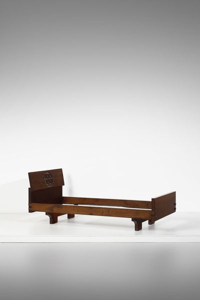 RIVADOSSI GIUSEPPE (n. 1935) : Letto singolo per Officina Rivadossi  - Asta Asta 420 | DESIGN E ARTI DECORATIVE DEL NOVECENTO Online - Associazione Nazionale - Case d'Asta italiane