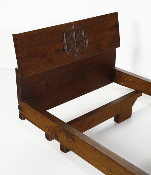 RIVADOSSI GIUSEPPE (n. 1935) : Letto singolo per Officina Rivadossi  - Asta Asta 420 | DESIGN E ARTI DECORATIVE DEL NOVECENTO Online - Associazione Nazionale - Case d'Asta italiane