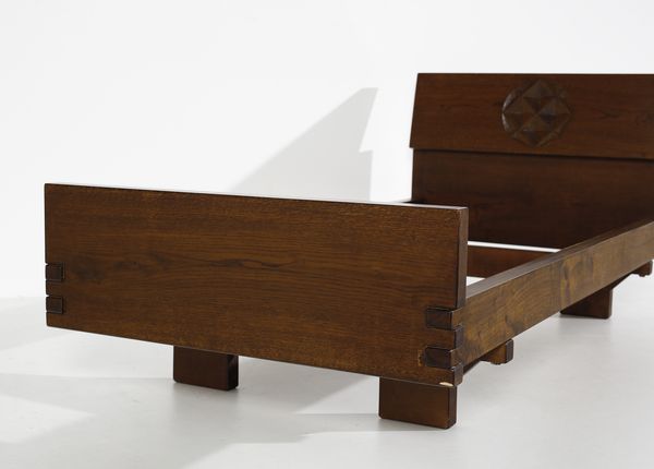 RIVADOSSI GIUSEPPE (n. 1935) : Letto singolo per Officina Rivadossi  - Asta Asta 420 | DESIGN E ARTI DECORATIVE DEL NOVECENTO Online - Associazione Nazionale - Case d'Asta italiane