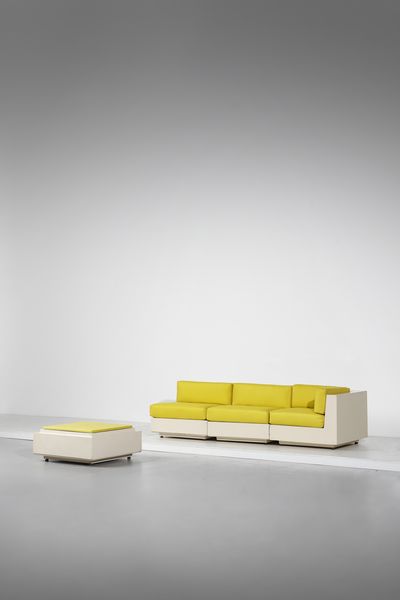 MANIFATTURA ITALIANA : Divano modulare a tre posti con pouf  - Asta Asta 420 | DESIGN E ARTI DECORATIVE DEL NOVECENTO Online - Associazione Nazionale - Case d'Asta italiane