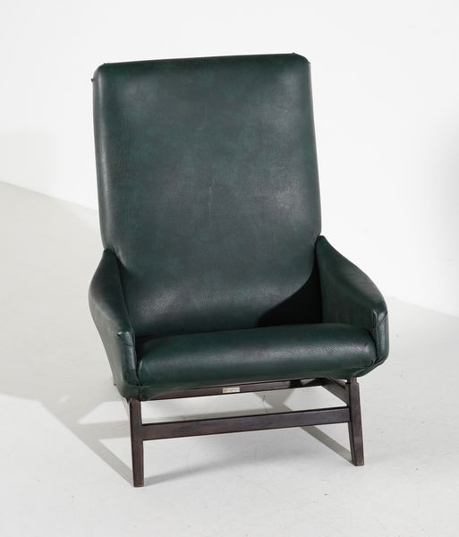 FRATTINI GIANFRANCO (1926 - 2004) : Poltrona mod. 880 con poggiapiedi mod. 849 per Figli di Amedeo Cassina  - Asta Asta 420 | DESIGN E ARTI DECORATIVE DEL NOVECENTO Online - Associazione Nazionale - Case d'Asta italiane