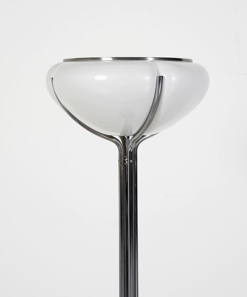 AULENTI GAE (1927 - 2012) : Lampada da terra mod. Quadrifoglio per Harvey Guzzini  - Asta Asta 420 | DESIGN E ARTI DECORATIVE DEL NOVECENTO Online - Associazione Nazionale - Case d'Asta italiane