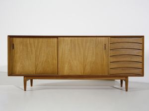 VODDER ARNE  (1926 - 2009) : Credenza ad ante scorrevoli e cassetti  - Asta Asta 420 | DESIGN E ARTI DECORATIVE DEL NOVECENTO Online - Associazione Nazionale - Case d'Asta italiane