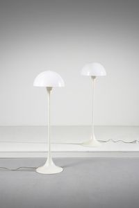 PANTON VERNER (1926 - 1998) : Coppia di lampade da terra mod. Panthella per Louis Poulsen  - Asta Asta 420 | DESIGN E ARTI DECORATIVE DEL NOVECENTO Online - Associazione Nazionale - Case d'Asta italiane