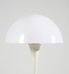 PANTON VERNER (1926 - 1998) : Coppia di lampade da terra mod. Panthella per Louis Poulsen  - Asta Asta 420 | DESIGN E ARTI DECORATIVE DEL NOVECENTO Online - Associazione Nazionale - Case d'Asta italiane