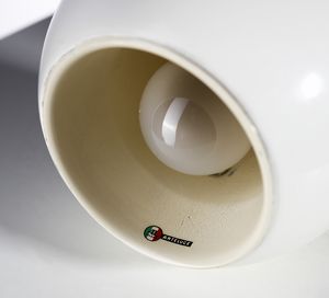 MACCHI CASSIA ANTONIO : Lampada da tavolo con diffusore orientabile con sistema magnetico mod. 541 per Arteluce  - Asta Asta 420 | DESIGN E ARTI DECORATIVE DEL NOVECENTO Online - Associazione Nazionale - Case d'Asta italiane