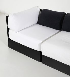 HEIDE ROLF (1932 - 2020) : Lotto composto da un divano modulare a quattro posti e due pouf mod. Sofabank per ICF  - Asta Asta 420 | DESIGN E ARTI DECORATIVE DEL NOVECENTO Online - Associazione Nazionale - Case d'Asta italiane