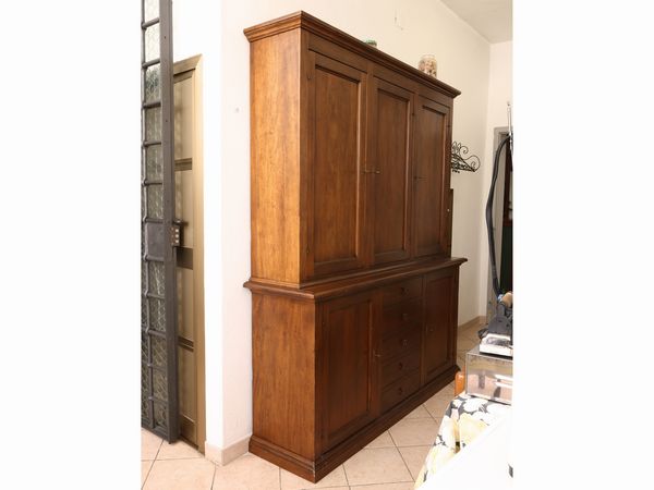 Credenza a due corpi in noce ed altre essenze  - Asta Una villa fiorentina. Arredi e Dipinti Antichi. Arte Contemporanea - Associazione Nazionale - Case d'Asta italiane