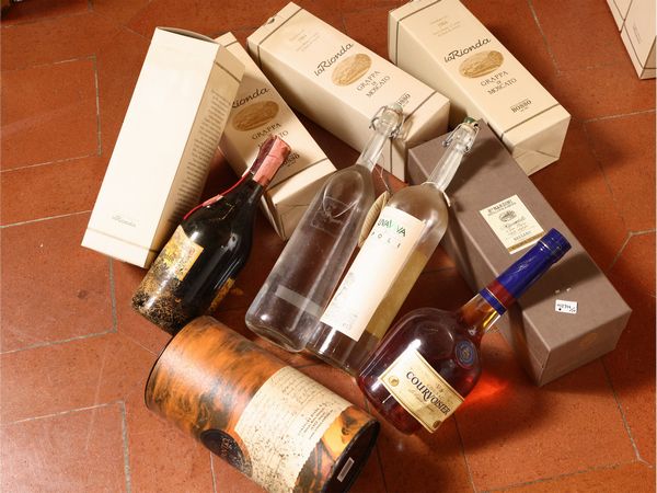 Assortimento di liquori  - Asta Una villa fiorentina. Arredi e Dipinti Antichi. Arte Contemporanea - Associazione Nazionale - Case d'Asta italiane