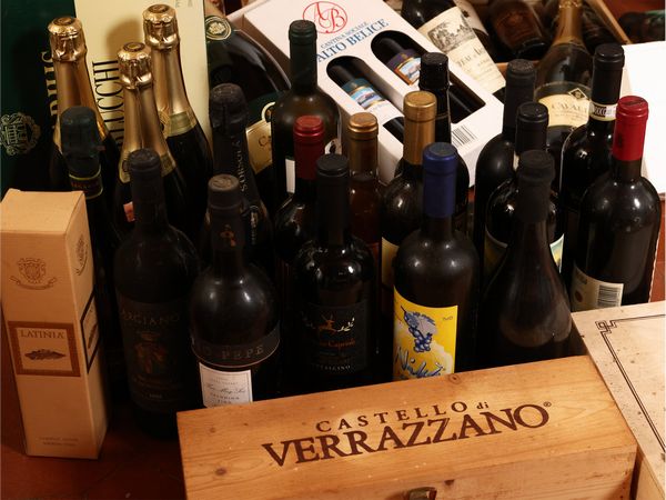 Assortimento di vini e spumanti  - Asta Una villa fiorentina. Arredi e Dipinti Antichi. Arte Contemporanea - Associazione Nazionale - Case d'Asta italiane