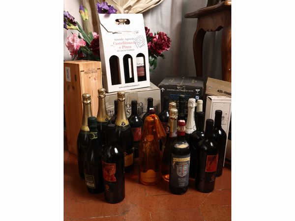 Assortimento di vini e spumanti  - Asta Una villa fiorentina. Arredi e Dipinti Antichi. Arte Contemporanea - Associazione Nazionale - Case d'Asta italiane