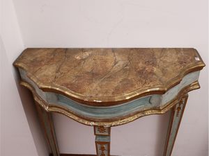 Coppia di piccole console in legno laccato verde acqua e dorato  - Asta Una villa fiorentina. Arredi e Dipinti Antichi. Arte Contemporanea - Associazione Nazionale - Case d'Asta italiane