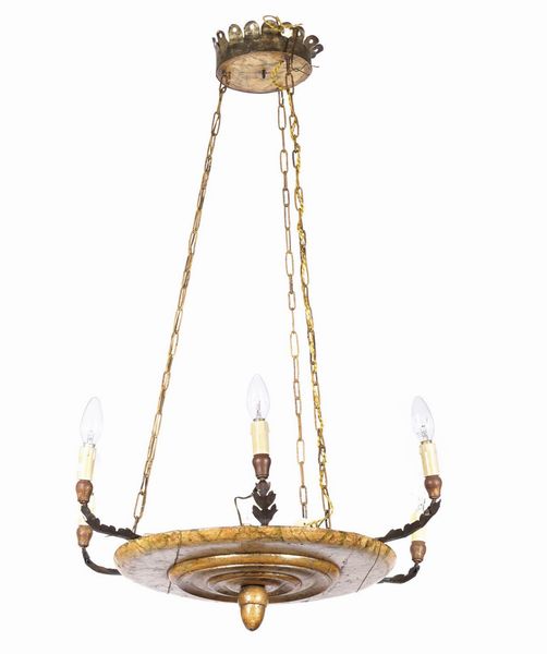 Lampadario a sei luci in legno laccato e metallo  - Asta Antiquariato Settembre - Associazione Nazionale - Case d'Asta italiane