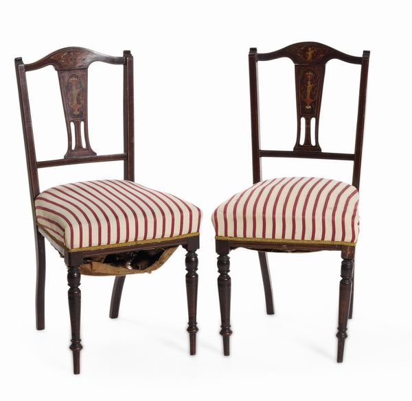 Coppia di sedie in legno intarsiato. Inghilterra XIX secolo  - Asta Antiquariato Settembre - Associazione Nazionale - Case d'Asta italiane