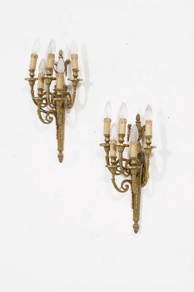Coppia di appliques in bronzo dorato a 5 luci. XX secolo  - Asta Antiquariato Settembre - Associazione Nazionale - Case d'Asta italiane