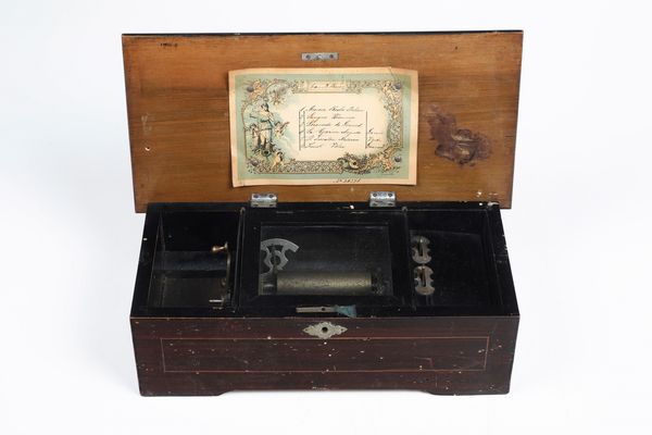 Carillon entro scatola in legno intarsiato  - Asta Antiquariato Settembre - Associazione Nazionale - Case d'Asta italiane